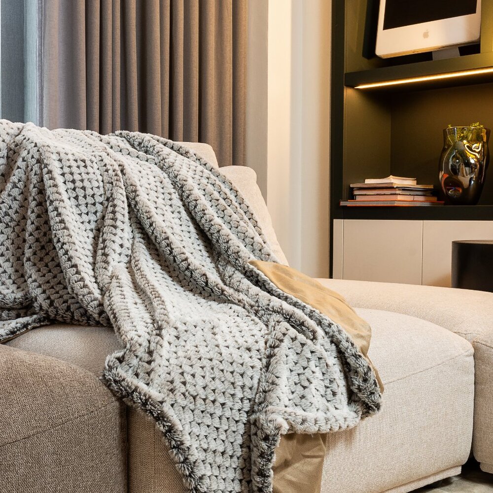 Luxe Home Decor Classic Faux Fur Throw | 1-Piece | Chinchilla | 50"x60"